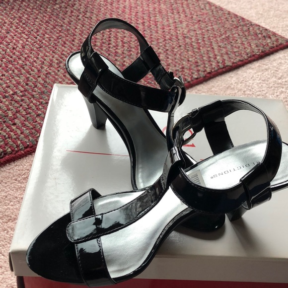 Sandals - Picture 2 of 3